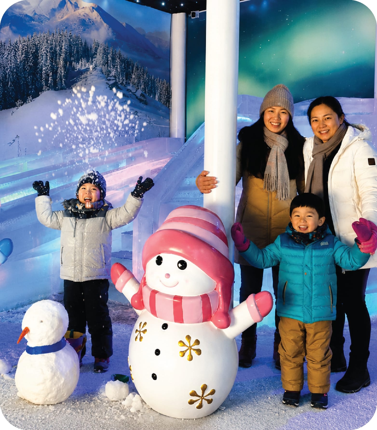 Polar Bear Snow World